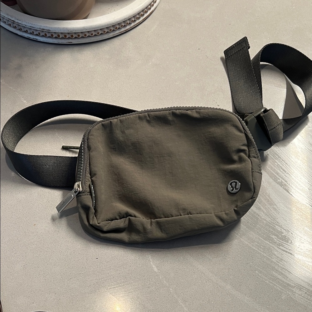 lululemon athletica Men's / Women’s Green Belt Bag